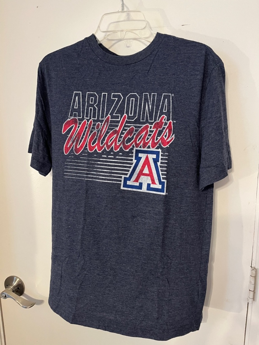 Arizona wildcats T-shirt, men’s medium gray.